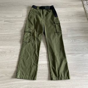 Aritizia TNA Cargo Pant size S